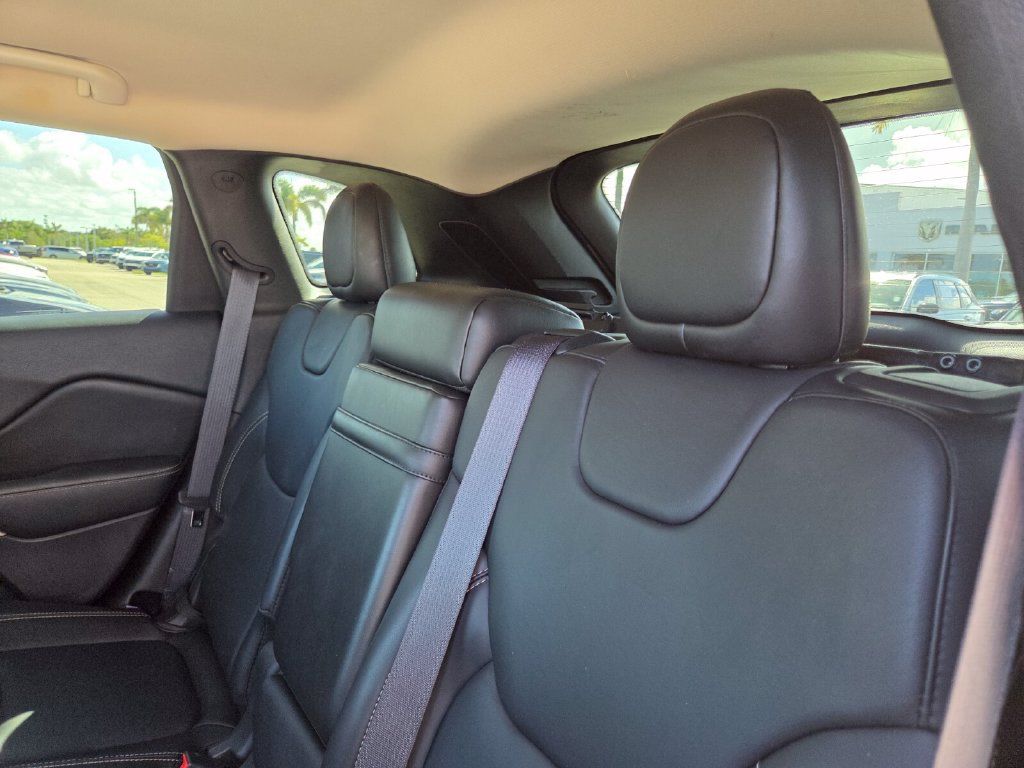 Used 2017 Jeep Cherokee Limited w/ Technology Group FWD image 22