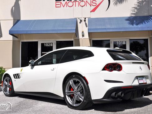 Used 2017 Ferrari GTC4Lusso AWD/4WD image 27