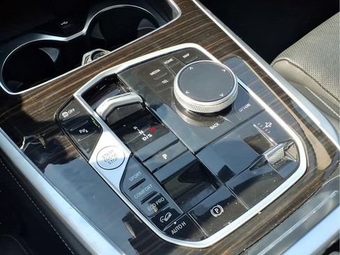 Used 2025 BMW X7 xDrive40i AWD/4WD image 9