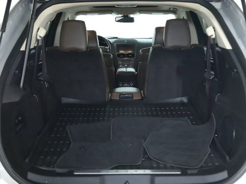 Used 2013 Lincoln MKT AWD image 31