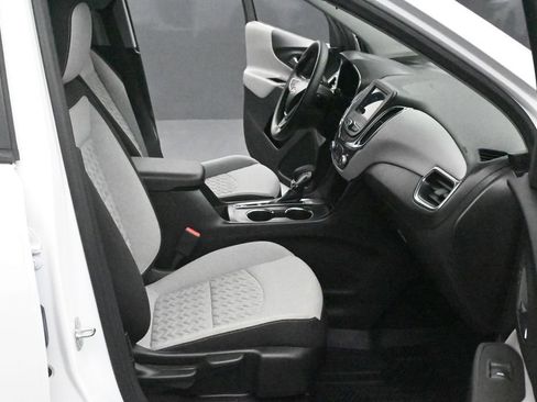 Used 2024 Chevrolet Equinox LS w/ LS Convenience Package FWD image 11