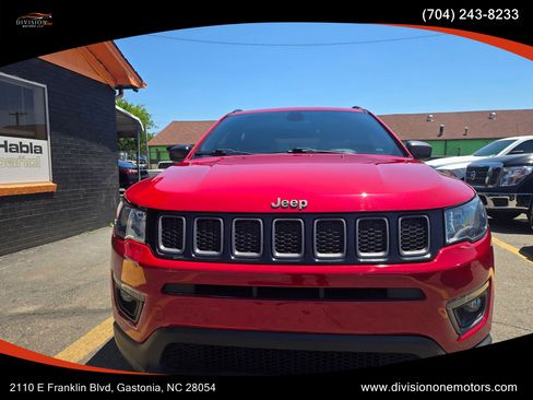 Used 2021 Jeep Compass Latitude FWD image 1