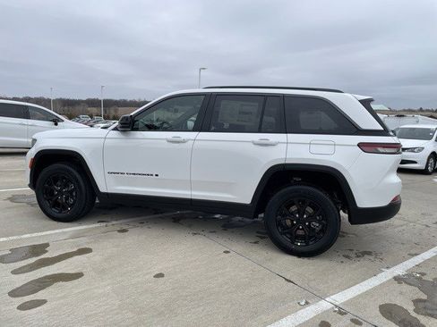 New 2026 Jeep Grand Cherokee Altitude image 2