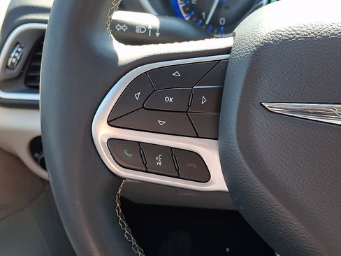 Used 2023 Chrysler Pacifica Touring-L FWD image 24