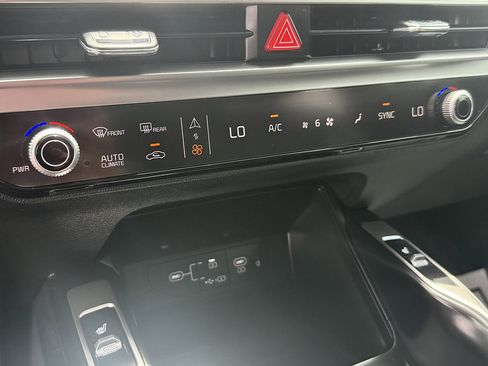 Used 2025 Kia Sorento S w/ Panoramic Sunroof Package FWD image 13