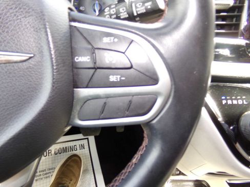 Used 2017 Chrysler Pacifica Touring-L w/ Tire & Wheel Group image 65