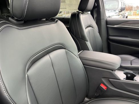 New 2025 Jeep Grand Cherokee L Limited w/ Luxury Tech Group II image 42