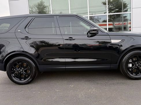 Used 2019 Land Rover Discovery SE image 1