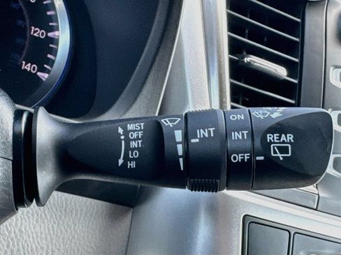 Used 2015 Toyota Highlander Plus FWD image 13