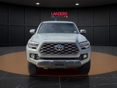 Used 2022 Toyota Tacoma TRD Off-Road w/ Technology Package AWD/4WD image 3