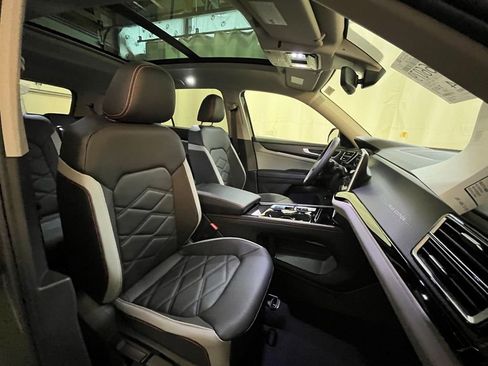 New 2026 Volkswagen Atlas Peak Edition AWD/4WD image 12
