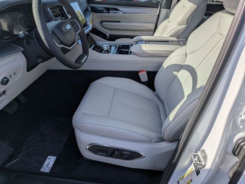 New 2026 Jeep Grand Wagoneer 4WD image 14