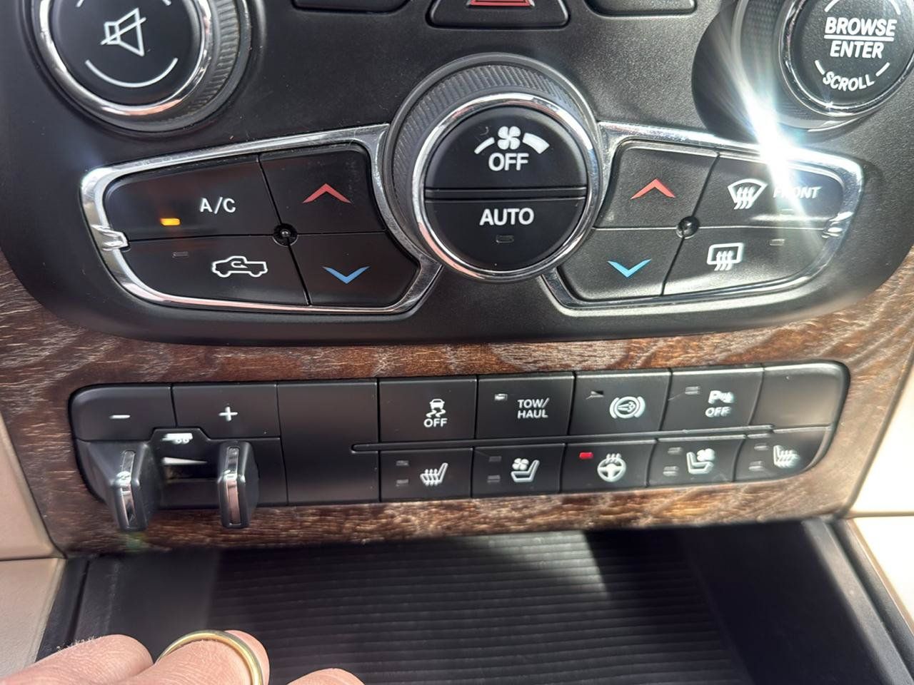 Used 2014 RAM 3500 Laramie Longhorn w/ Convenience Group AWD/4WD image 21