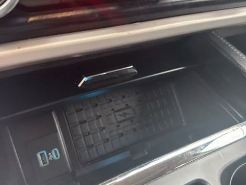 Used 2023 Ford Expedition XLT image 30