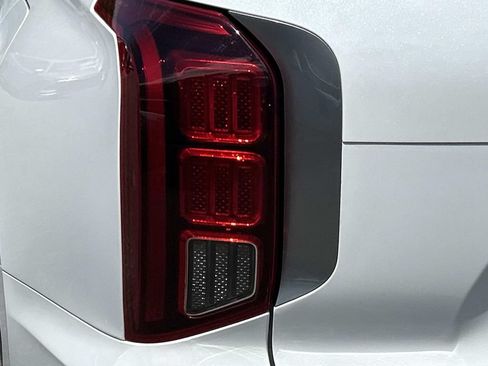 Used 2021 Hyundai Palisade SEL FWD image 12