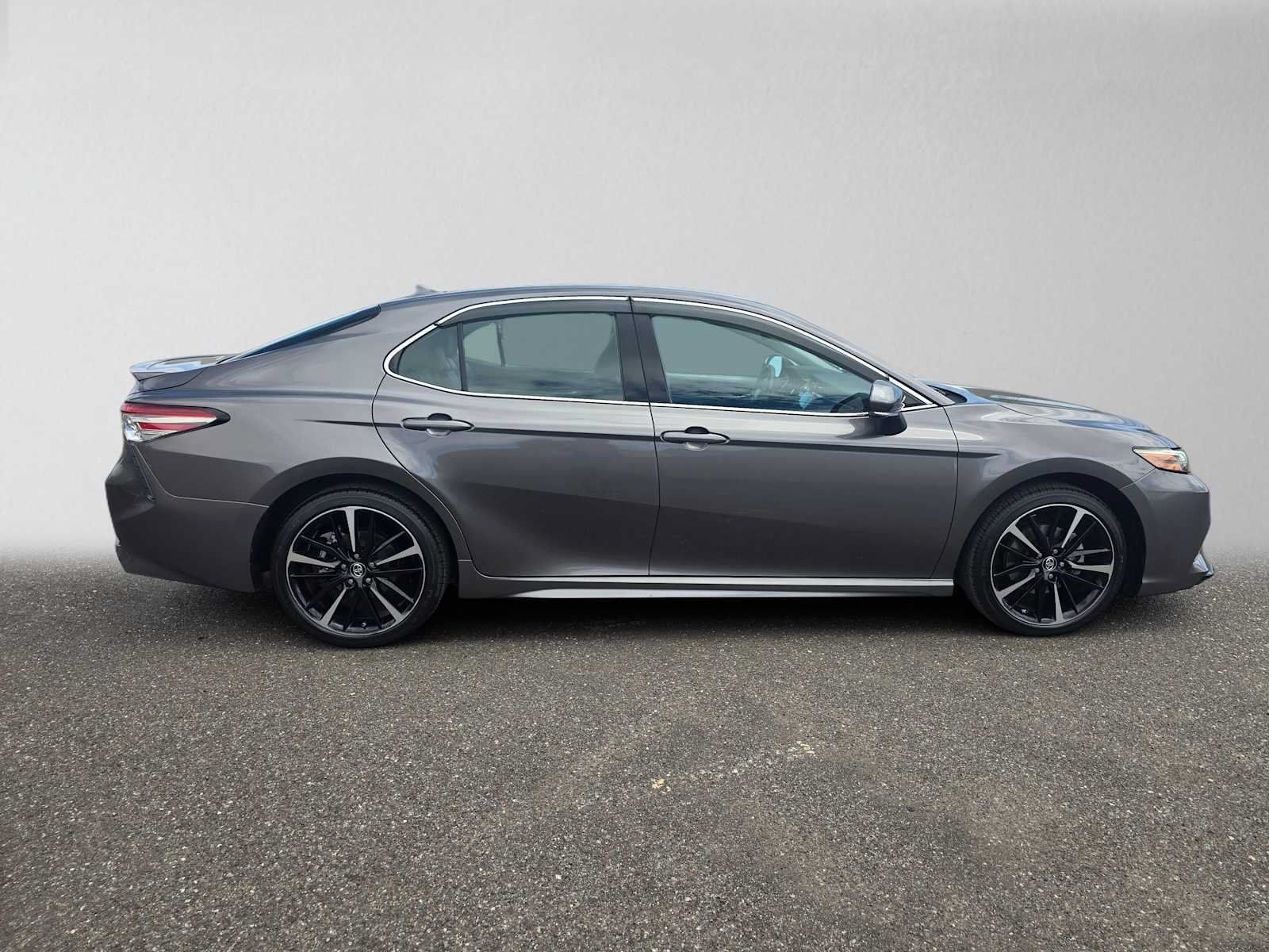 Used 2019 Toyota Camry XSE FWD image 2