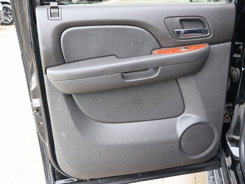 Used 2012 Chevrolet Avalanche LTZ image 24