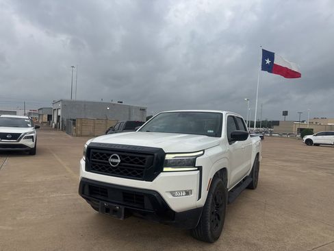 Certified 2023 Nissan Frontier SV w/ Midnight Edition Package RWD image 7