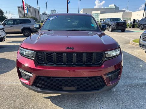 Used 2024 Jeep Grand Cherokee Altitude RWD image 2