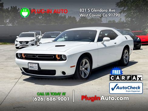 Used 2019 Dodge Challenger SXT RWD image 1