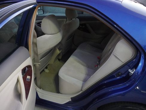 Used 2011 Toyota Camry LE image 34