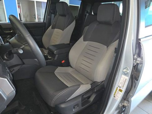 Used 2025 Toyota Tacoma TRD Sport AWD/4WD image 11