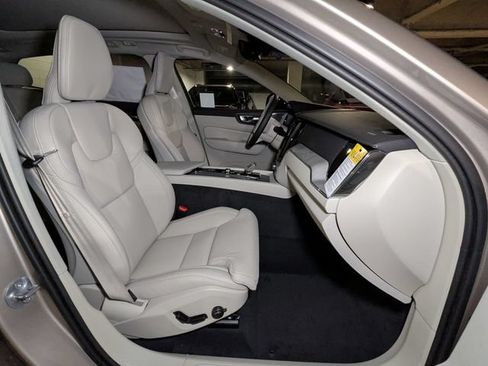 New 2025 Volvo XC60 B5 Ultra w/ Protection Package Premier AWD/4WD image 29