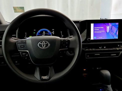 Used 2025 Toyota Camry LE FWD image 27