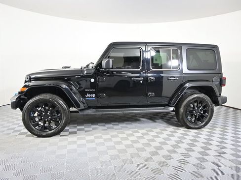 Used 2022 Jeep Wrangler Unlimited Sahara w/ Cold Weather Group AWD/4WD image 2