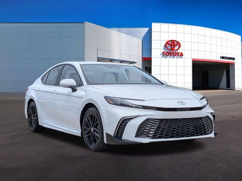 Used 2026 Toyota Camry SE FWD image 7