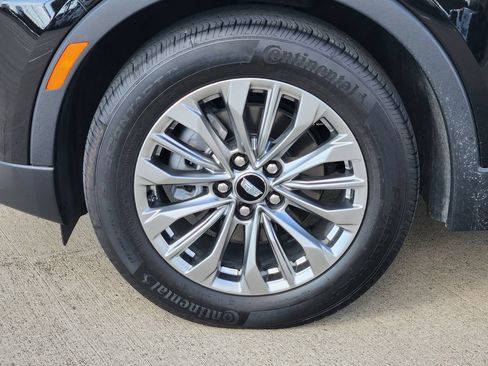 Used 2024 Cadillac XT4 Premium Luxury w/ Technology Package FWD image 10