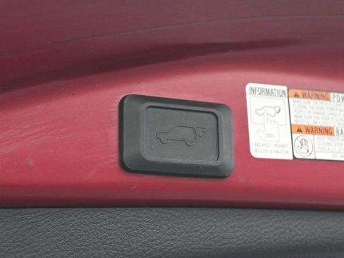 Used 2018 Toyota RAV4 Limited image 31