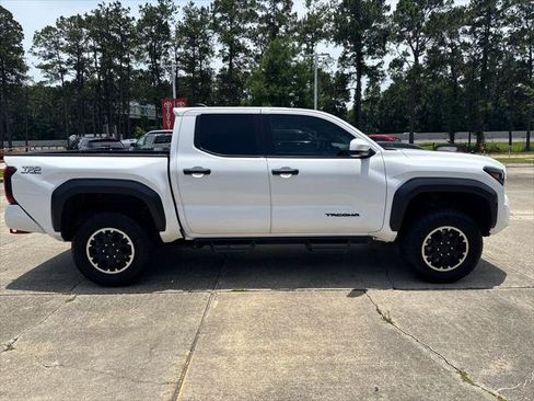 Certified 2024 Toyota Tacoma TRD Off-Road AWD/4WD image 8
