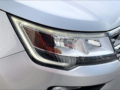 Used 2018 Ford Explorer XLT w/ Equipment Group 201A FWD image 22