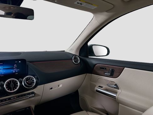 Certified 2023 Mercedes-Benz GLA 250 4MATIC image 30