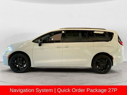 New 2026 Chrysler Pacifica Limited w/ S Appearance Package image 2