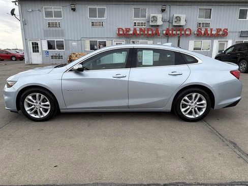 Used 2017 Chevrolet Malibu LT image 3