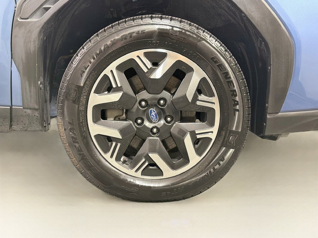 Used 2025 Subaru Forester Premium AWD/4WD image 32