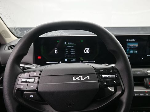 Used 2025 Kia K4 FWD image 12
