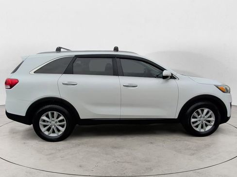 Used 2016 Kia Sorento LX image 6