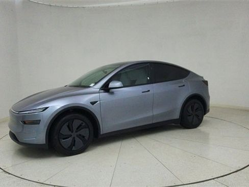 Used 2026 Tesla Model Y 2WD image 63
