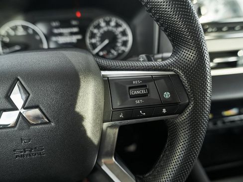 Used 2024 Mitsubishi Outlander SE image 43