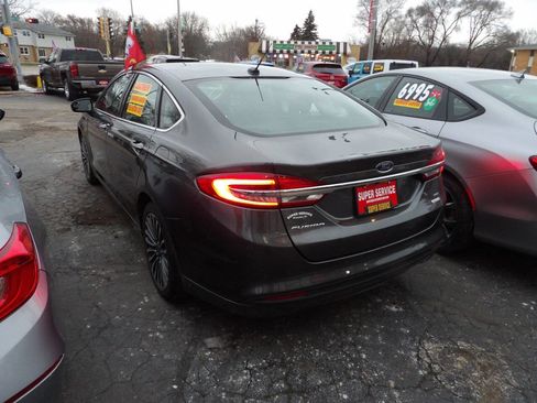 Used 2018 Ford Fusion SE w/ Fusion SE Technology Package image 2