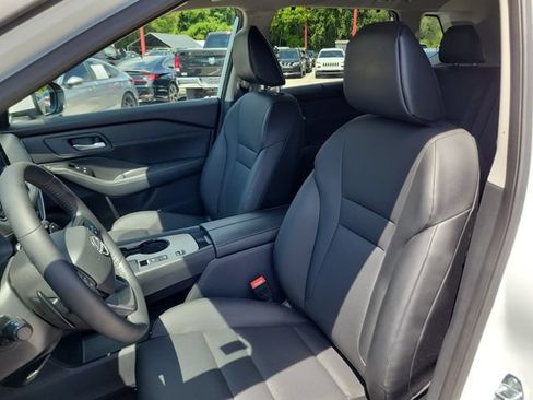 Certified 2025 Nissan Rogue SV w/ SV Premium Package FWD image 20