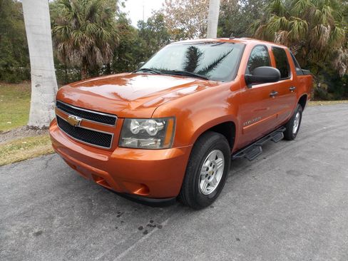 Used 2007 Chevrolet Avalanche LS image 3