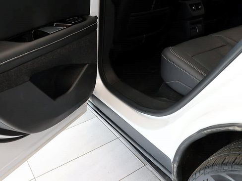 Used 2025 Cadillac Optiq Luxury 2 w/ LPO, Floor Liner Package AWD/4WD image 17