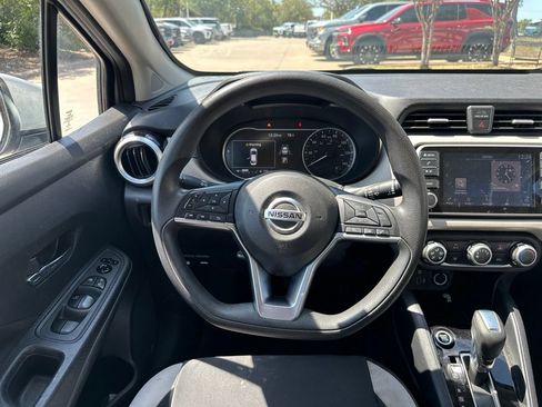 Used 2021 Nissan Versa SV FWD image 14