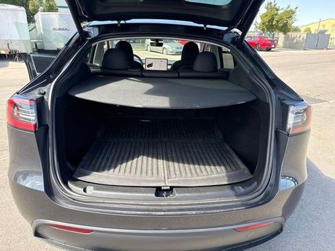 Used 2024 Tesla Model Y Long Range AWD/4WD image 16