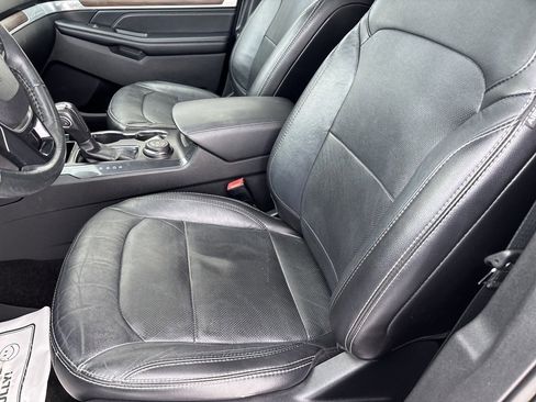 Used 2018 Ford Explorer Limited image 24