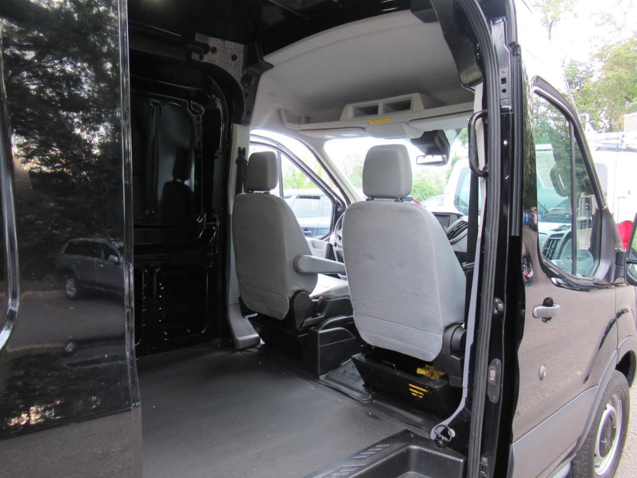 Used 2017 Ford Transit 250 148 Medium Roof RWD image 9
